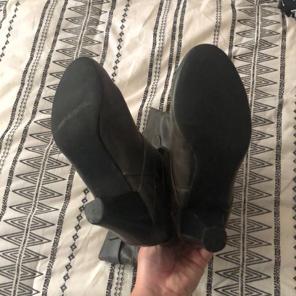Gray boots - Picture 2 of 2